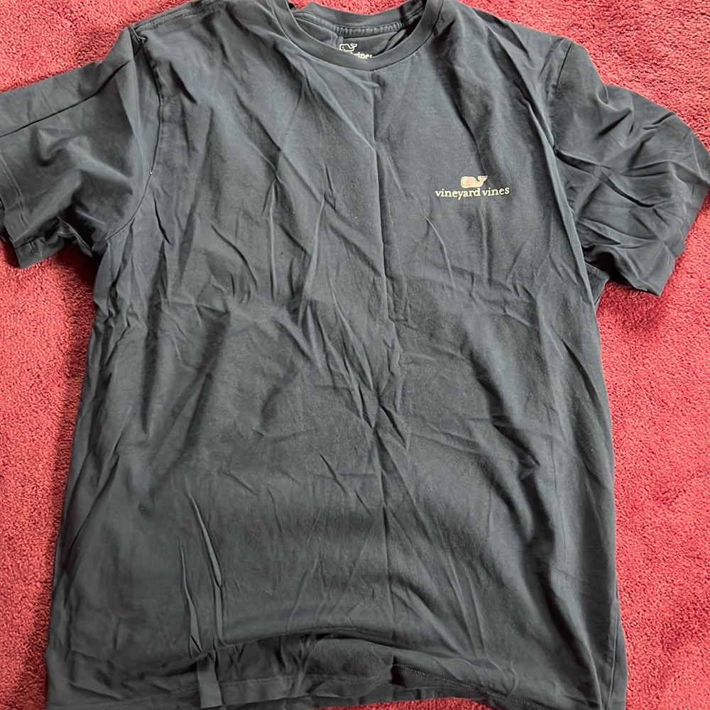 Vineyard vines t shirt